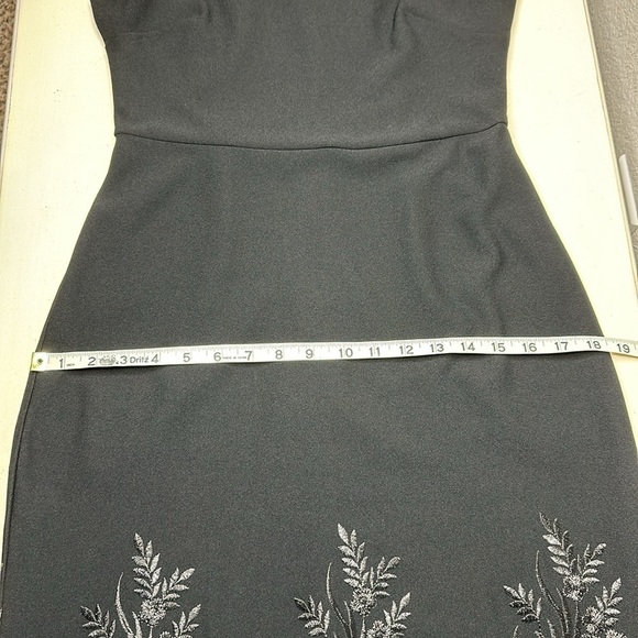 Betsy Johnson Embroidered Scalloped Hem Black Dress Size 4 - Picture 15 of 16